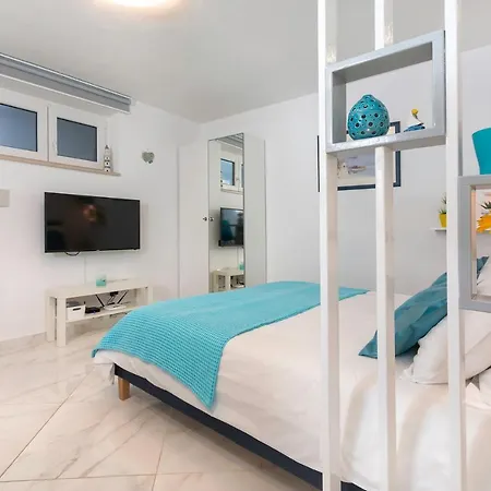 Blue Star Apartment Premantura Exterior photo