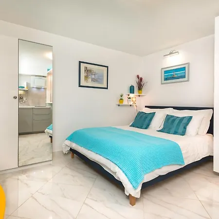 Blue Star Apartment Premantura Exterior photo
