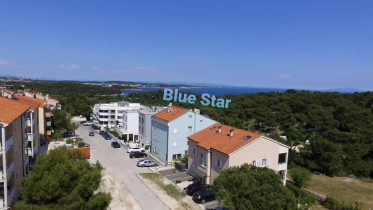Blue Star Apartment *