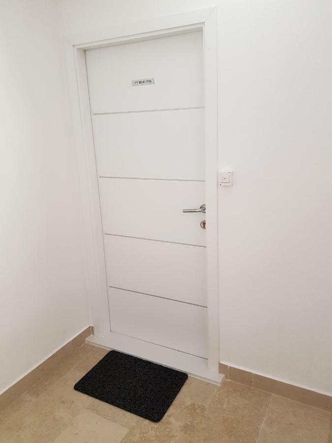 Blue Star Apartment *